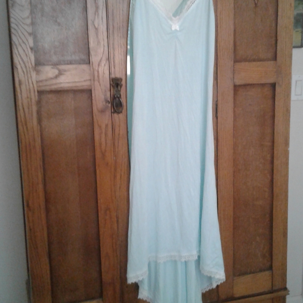 Light Blue XS Betsy Johnson nightgown, New w/out tags